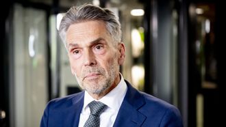 Het verschil in bruto en netto salaris van premier Dick Schoof