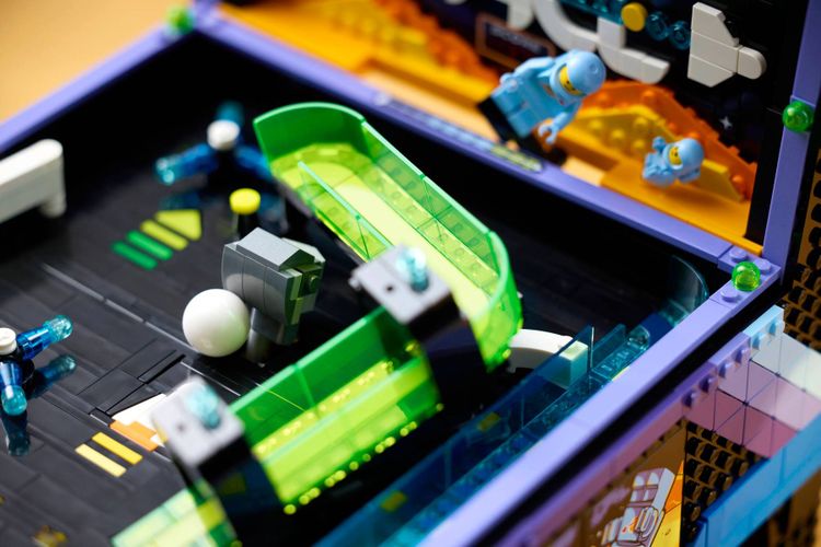 LEGO Icons 11374 Arcade Pinball Machine 33323