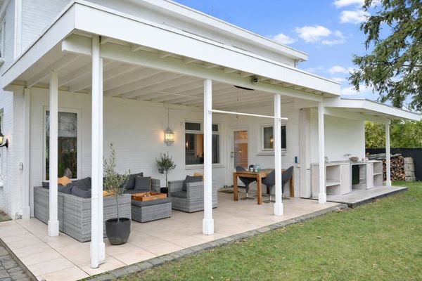 funda villa spotprijs eindhoven tuin vijf slaapkamers koninklijke tuin woonkamer eindhoven veldhoven veranda