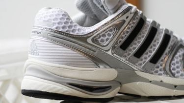 Top 5 sneakers week 5: Adidas 'dad', New Balance-sale en meer