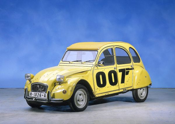 Citroën 2CV, James, Bond