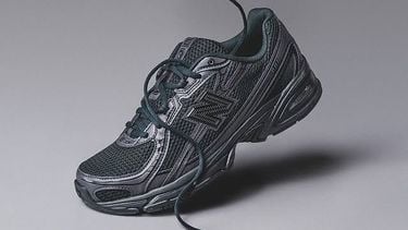 New Balance dropt vader aller dad-shoes in het zwart voor €120