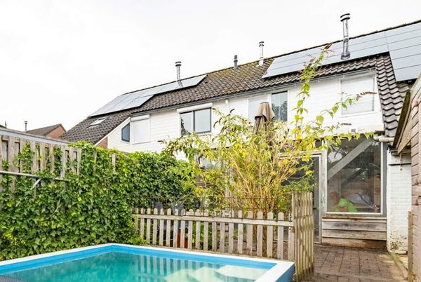 funda huis vier slaapkamers energielabel a zwembad bad jetstream zonnepanelen (2)