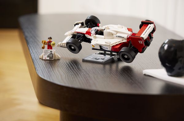 LEGO Icons 10330 McLaren F1 MP4/4 & Ayrton Senna