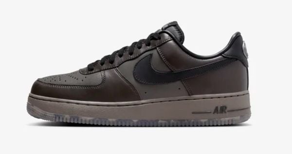 Sneakers van de dag: Nike Air Force 1 Low ‘Black Tea’