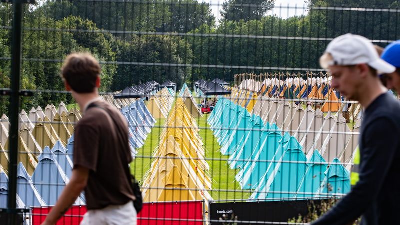 lowlands ticketprijs bierprijs glamping 2026