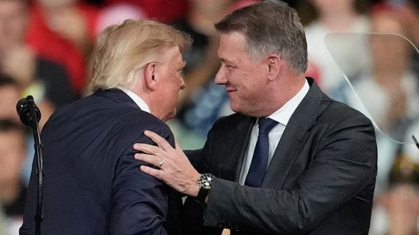 Dit casht de Audi-CEO die Trump vleide in wanstaltige show