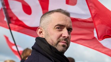 salaris jimmy dijk sp weggeven afstaan loon tweede kamer politicus