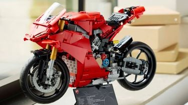 LEGO knalt 2025 in met 18+ Ducati met werkende V4-motor