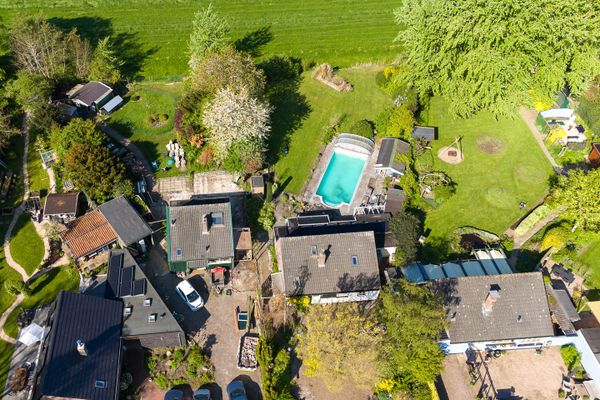 funda zonnepanelen zwembad sauna huis tuin friesland (7)