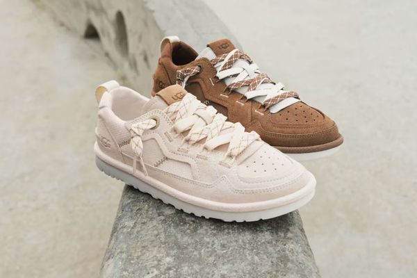 UGG Minimel nieuwe sneakers surfstijl 139 euro bijenkorf bruin beige