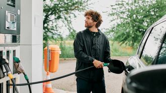 Tanken wordt nóg duurder door EU-heffing: dit ga je betalen