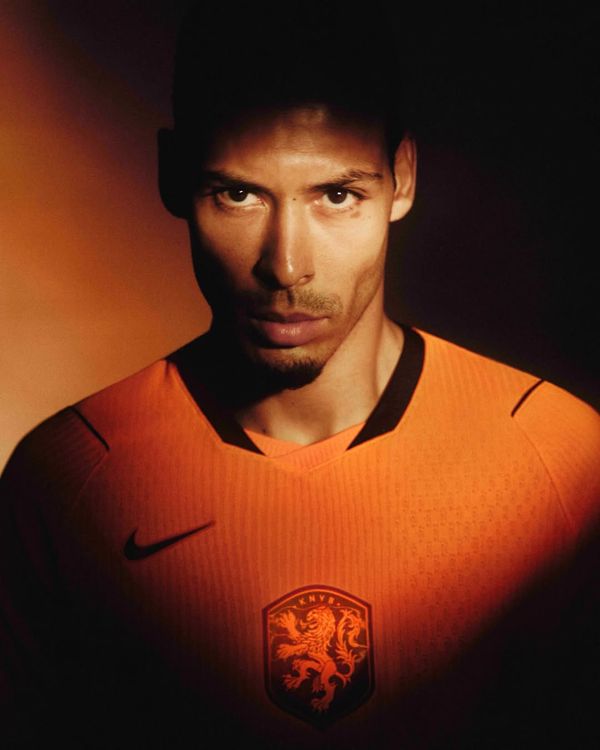 Nieuw oranje shirt nederlands elftal wk 2026 5 procent modaal salaris van dijk aanvoerder