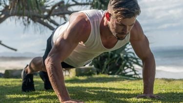 Zoveel push-ups moet je kunnen op basis van lichaamsgewicht