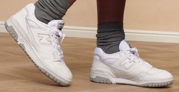 new balance 550 sneakers met 40 procent korting te koop voor 84 euro in eerste sale 2026