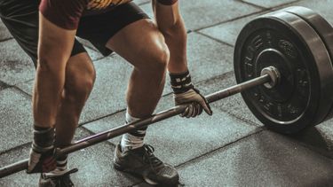 Zoveel kilo kun je 'bicep-liften' op basis van je lichaamsgewicht