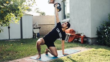 zwart slijtage zo 5 fitness-items en gewichten uit de Action-folder voor je workout thuis