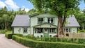 Idyllische villa in Zweden mét zwembad voor €220.000 te koop