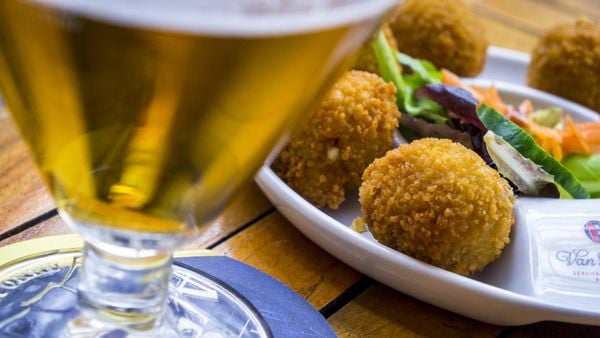 Dit is de nieuwe prijs van bier en bitterballen, blijkt uit ING-rapport