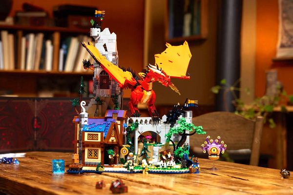 LEGO Ideas 21348 Red Dragon's Tale