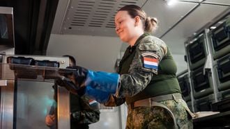 Dit verdien je als kok bij het leger, nu met €6000 bonus per jaar