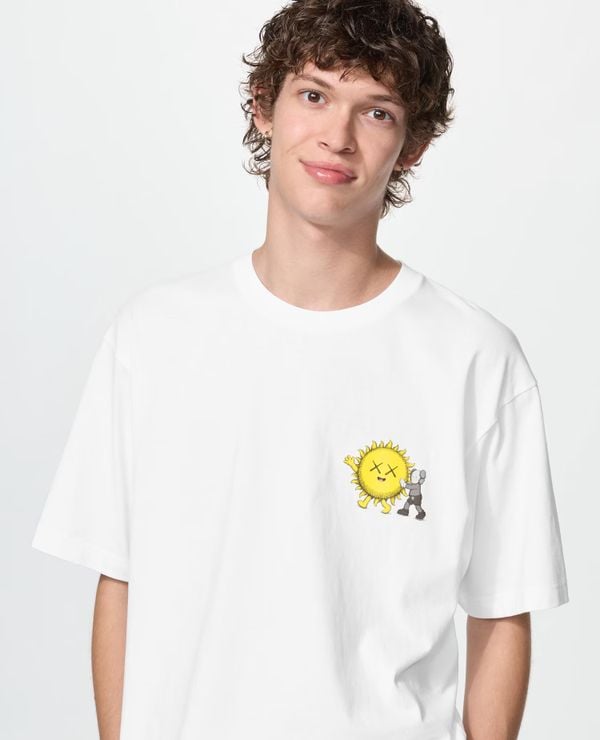 uniqlo kaws wit oversized t shirt