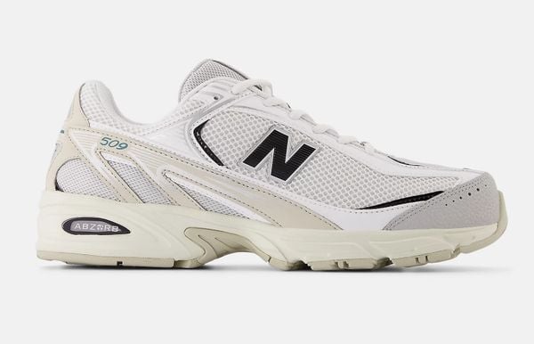 New Balance U509V1 witte sneakers met 40 procent korting in eerste sale 2026