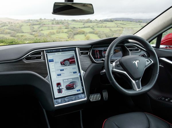 Tesla Model S interieur elektrische auto
