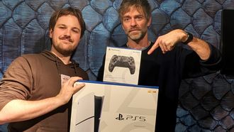 Manners geeft PS5 weg met 2 controllers en 1 game win hem hier