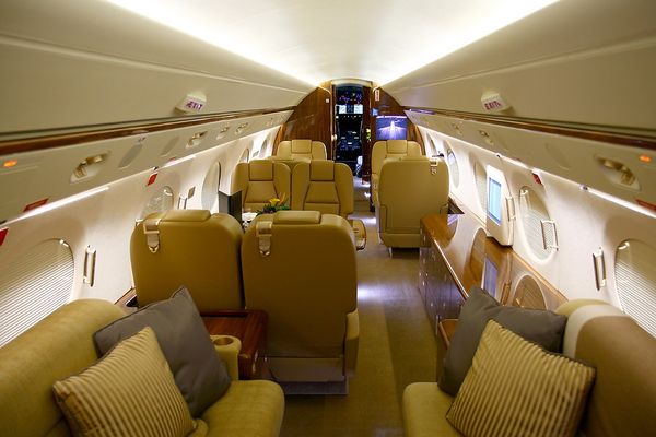 Gulfstream G550 privéjet memphis depay oranje sao paulo prijs per uur