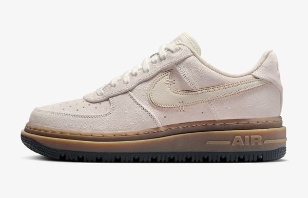 Nike Air Force 1 LX orewood sneakers met korting in sale
