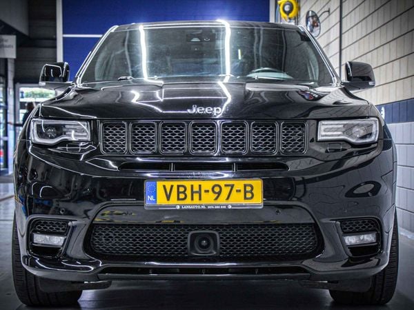 Droom-occasion: brute Jeep Cherokee V8 SRT8 uit 2019