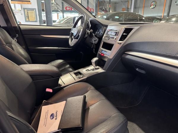 tweedehands subaru legacy touring betrouwebare gezinsauto goedkope occasion interieur