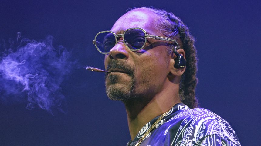 Dit verdient de persoonlijke joint-roller van rapper Snoop Dogg