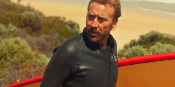 Nicolas Cage steelt de show in trippy thriller The Surfer