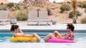 Last van hoofdpijn in de zomer? Ontdek de oorzaken zoals warmte, luchtvochtigheid en uitdroging, én de snelle tips om het te voorkomen.