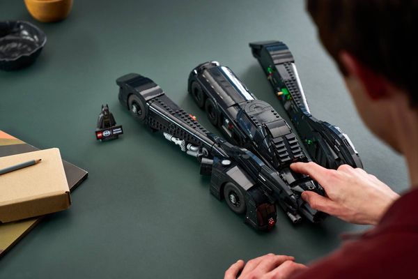 LEGO 76355 Batman Returns Batmobile 22