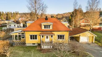 villa zweden jacuzzi mancave wijnkelder (2)