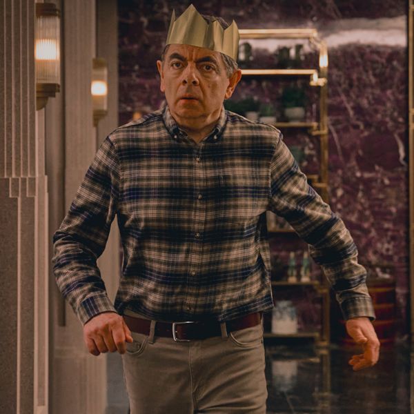 rowan atkinson aka mr bean in netflix kerstserie man vs baby anno 2025