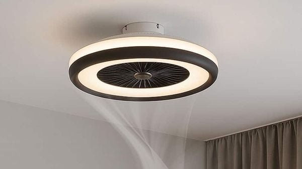 Deze stille ventilator van €99 hangt aan je plafond als designlamp