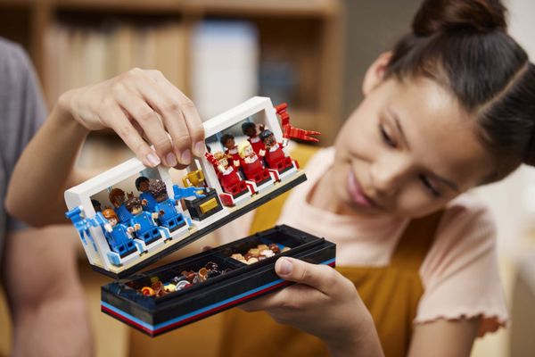 Geel is verleden tijd: LEGO scoort met inclusieve voetbaltafel