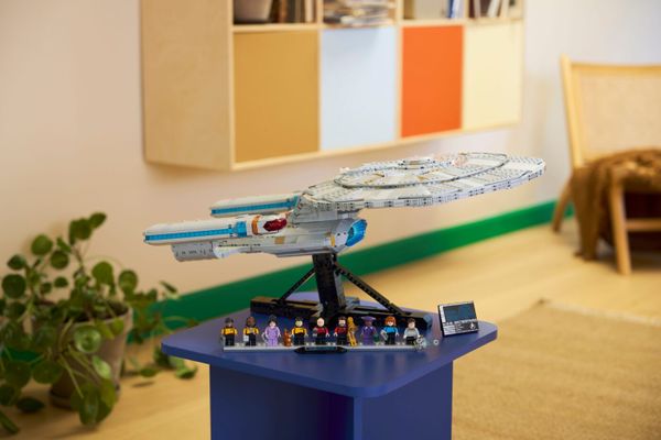 LEGO Icons Star Trek U.S.S. Enterprise NCC-1701-D