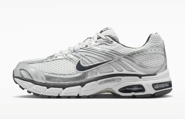 Nike Air Max Moto 2K dad sneakers 129 euro nieuwe kleur metallic zilver wit