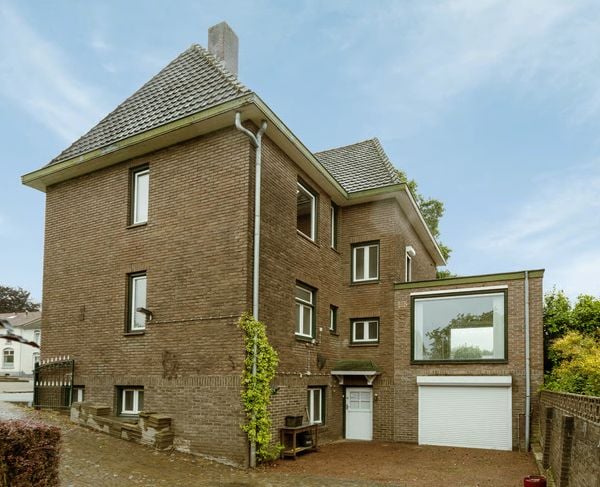 Funda-parel van €315.000 is megahuis in 'heerlijk' wandelwalhalla spaubeek heerlijkheid van geleen wandelen