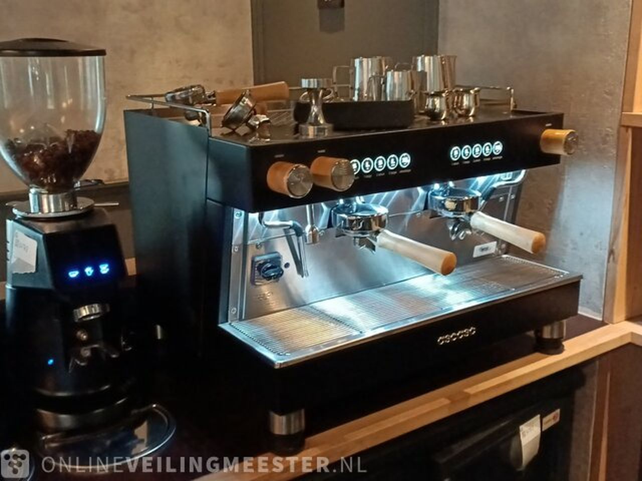 Durf Cursus poeder Overheid verkoopt dubieuze espressomachine met enorme korting