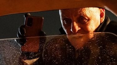 antony hopkins locked bill skarsgard bioscoop film (2)