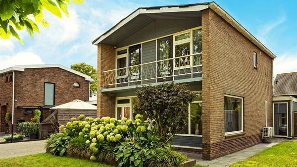 Funda-parel à €325.000 ligt aan park in havenstad met surfspot