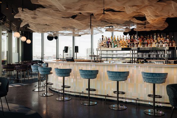 In deze nieuwe cocktailbar heb je het beste uitzicht over Amsterdam