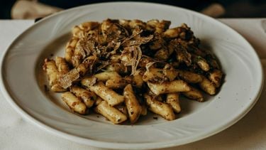 Dit kost een bord pasta in familie­restaurant van Ajax-coach Farioli