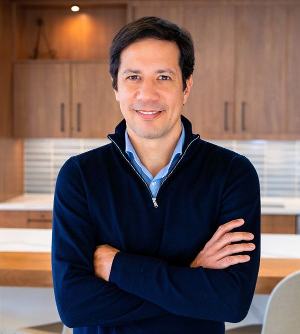 Rafael Oliveira verruilt koffie voor bier en krijgt daar een miljoenenpakket voor terug. Dit verdient de nieuwe CEO van Heineken.